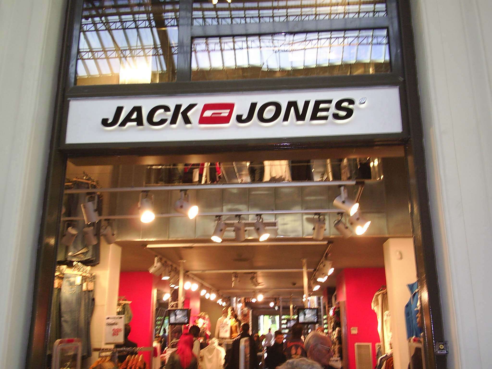 FOTO 1 Tienda Jack- Jones Madrid y Mallorca 2005